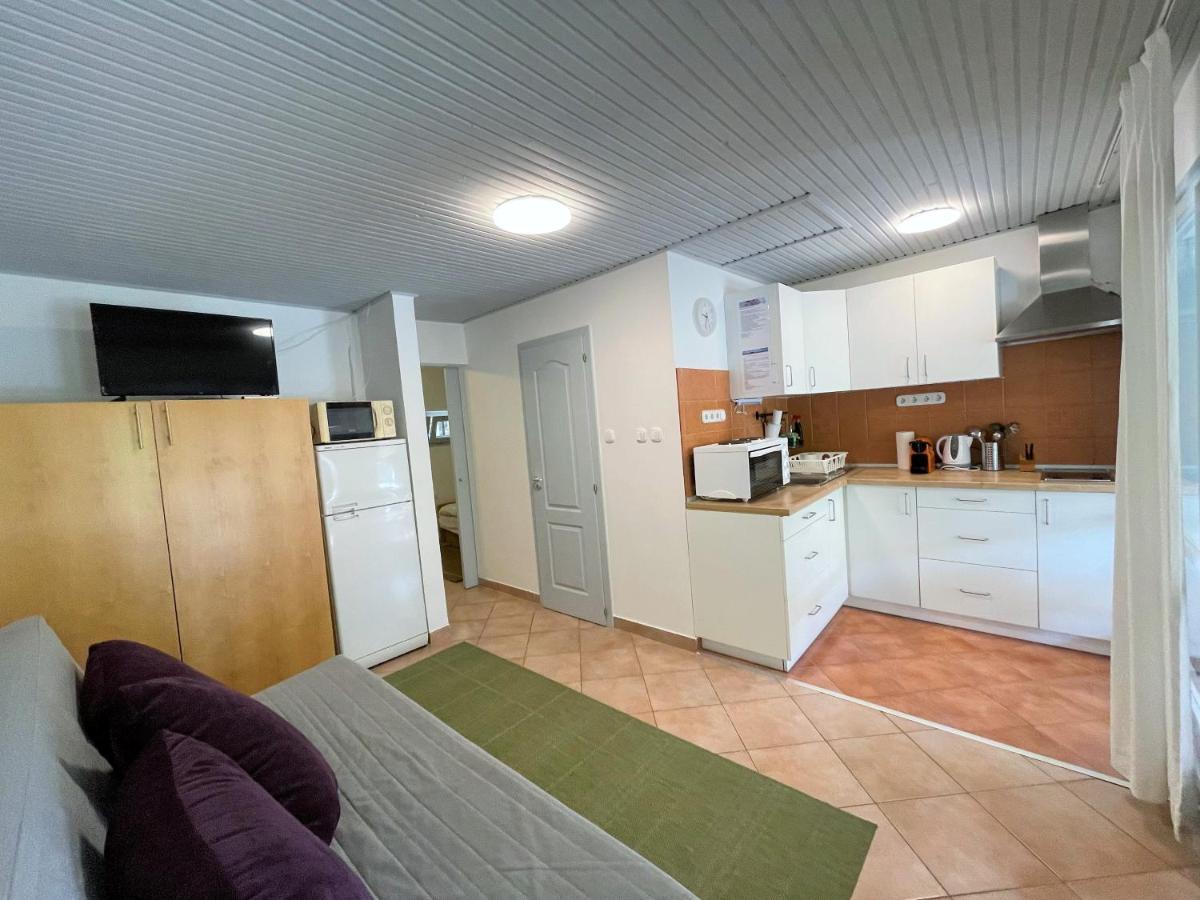 Iker Nyaralo Balatonfenyves Apartment ภายนอก รูปภาพ